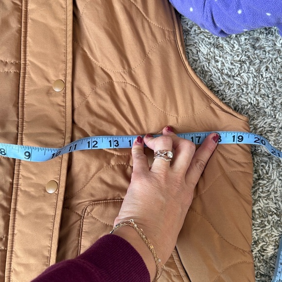 Croft and Barrow Quilted Vest Brown Camel size Small - Picture 8 of 9